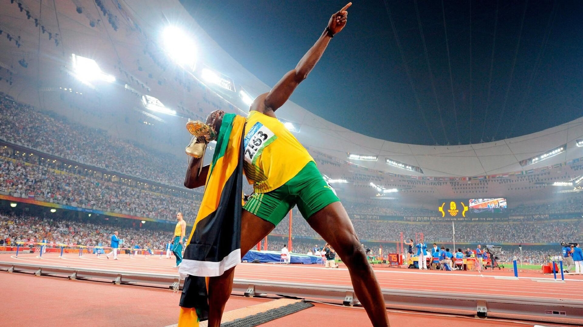 开拓者踏平新疆队，文班亚马在F1新赛季揭幕战接管比赛